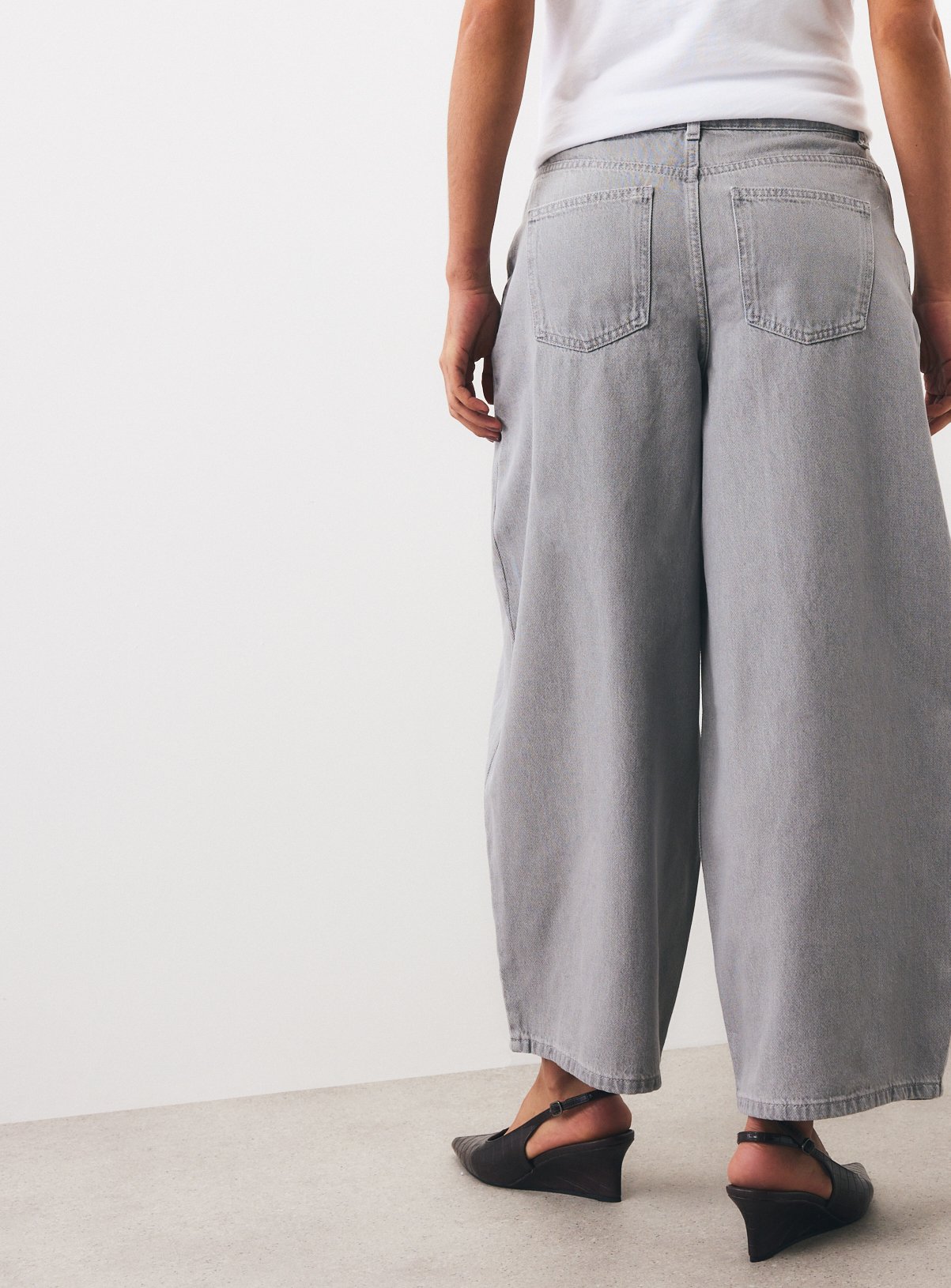 Light Grey Balloon Pleated Denim Jeans 14 - Image 4 thumbnail